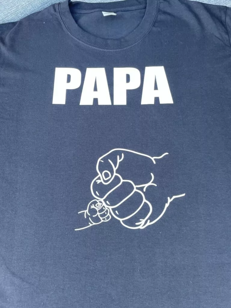 t shirt papa mit personalisierten fäusten