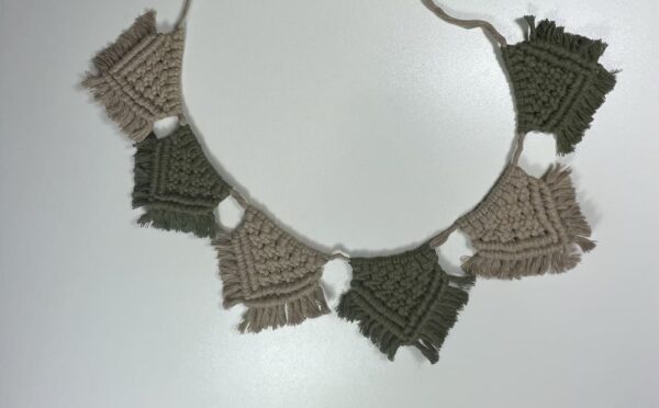 wimpel kette sand avocado 1